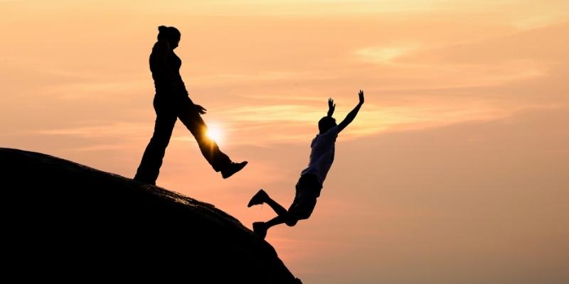 Lý do bạn nằm mơ thấy bị bạn thân phản bội